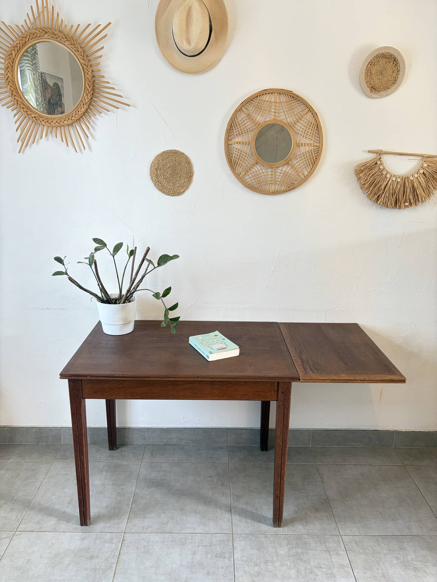 Extendable farmhouse table / extension