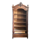 Bibliothèque en bois ancienne avec fronton