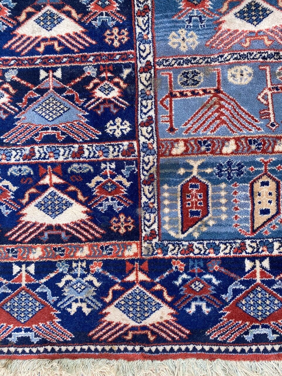 Persian-style mechanical carpet 178x194 cm