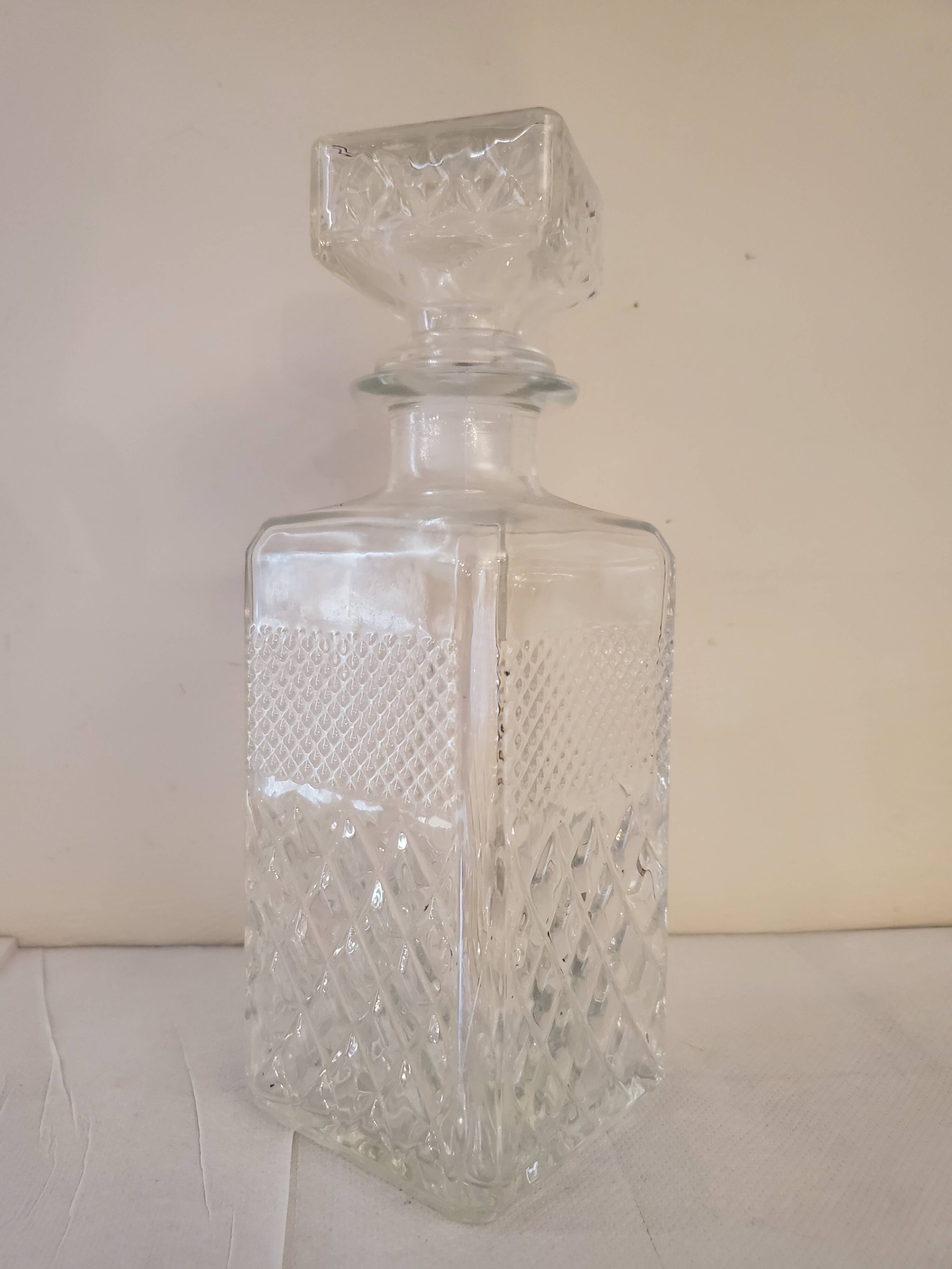 Carafe in chiseled glass 60's