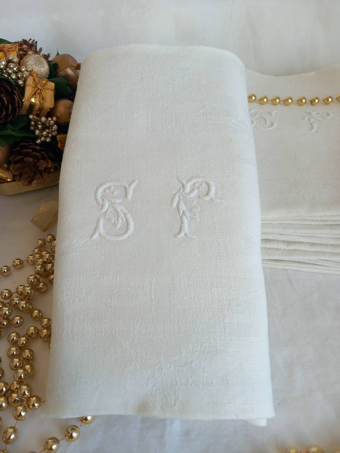 12 antique damask monogrammed napkins, 19th century