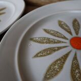 Set of 6 vintage flat plates with hand-painted flower pattern