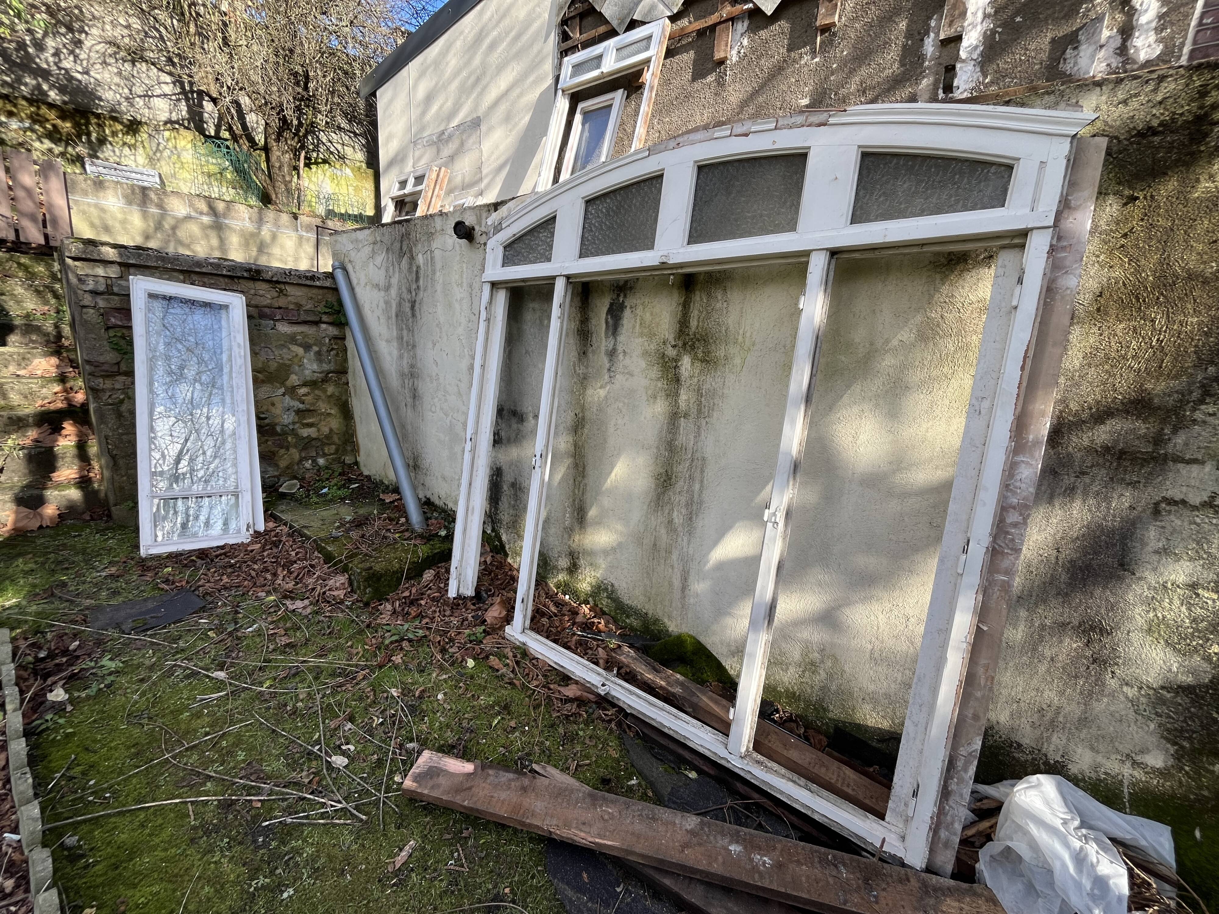Grandes fenêtres cintrées anciennes 1900