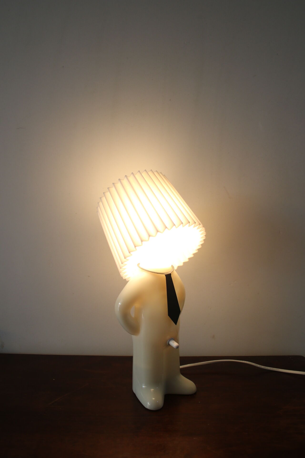 Lampe de table de nuit M. P  avec un bouton excitant sur / off