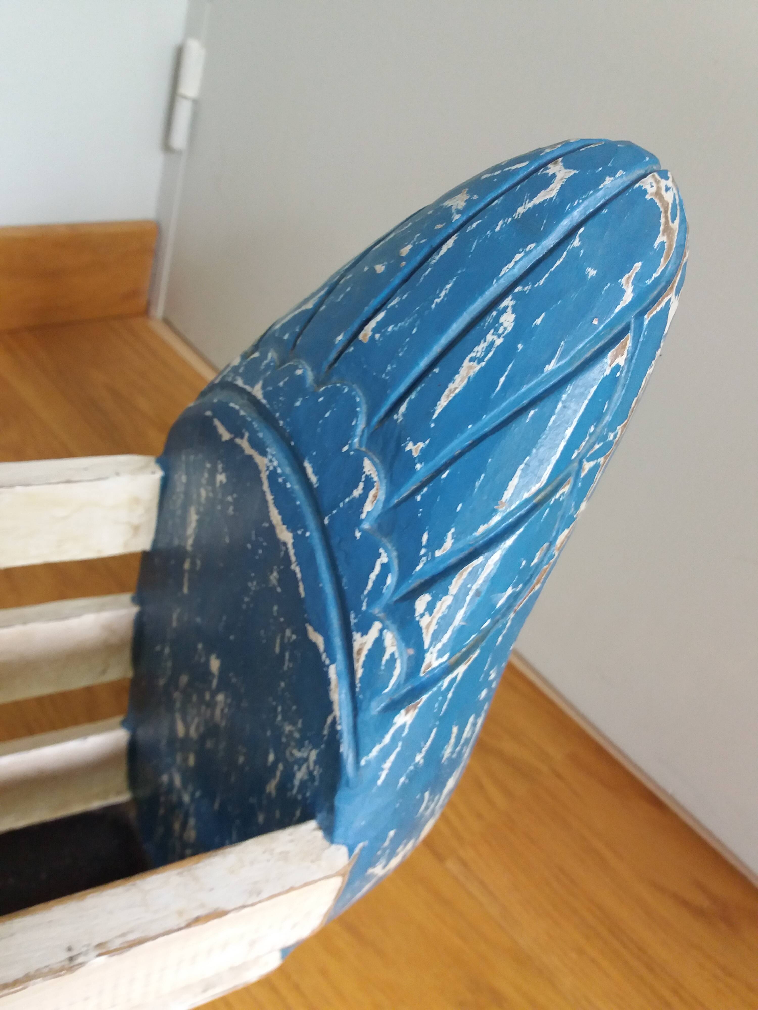 Holder of magazines hen rooster