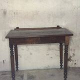 Wooden lady's desk says "happiness of the day"