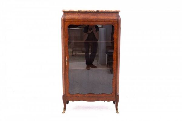 Petite vitrine ancienne française datant d'environ 1910. Après restauration.