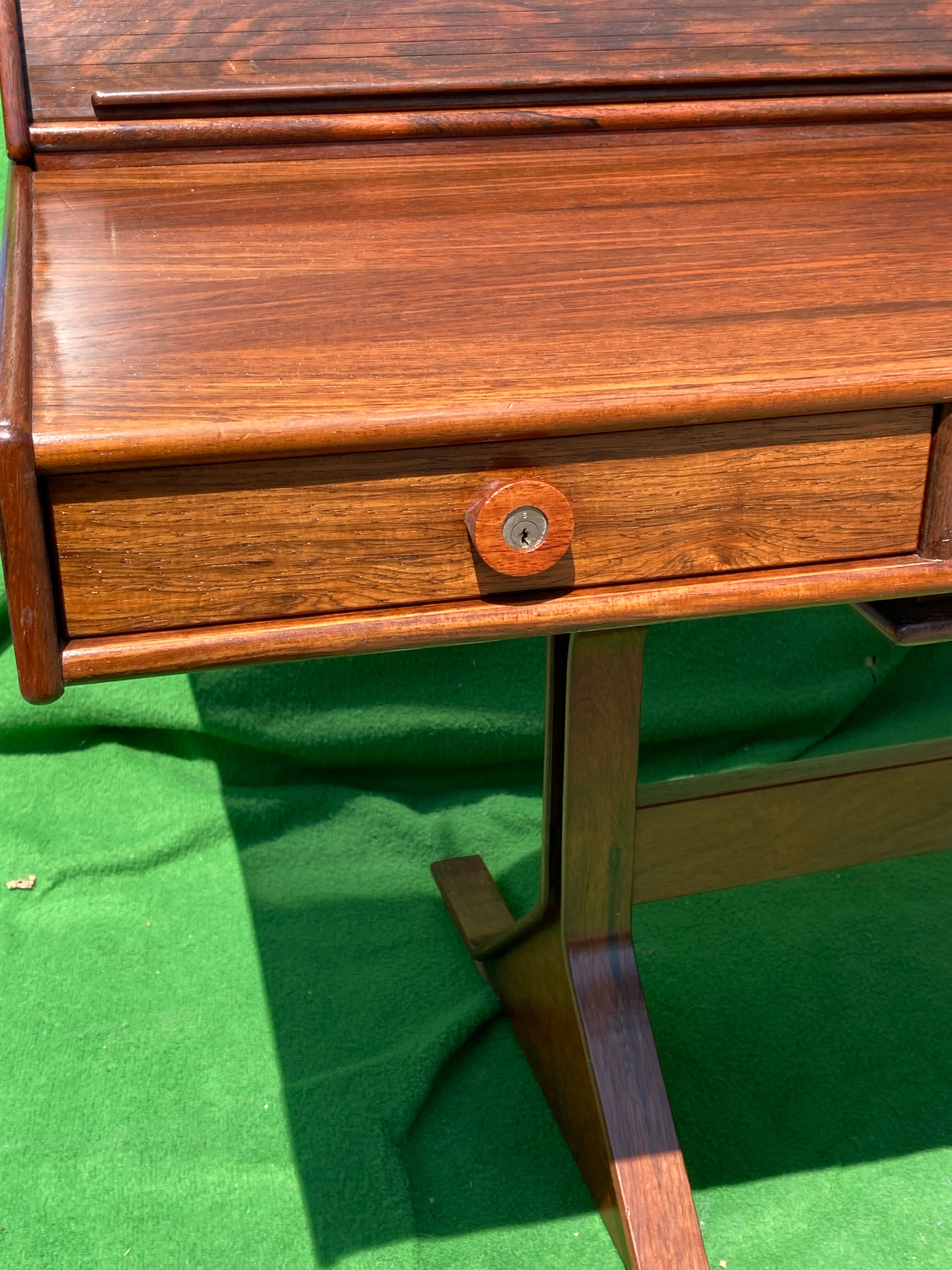 Gianfranco Frattini for Bernini, rosewood writing desk model 530, 1950s Italian