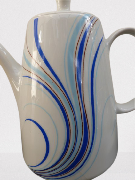 Ghillian teapot in porcelain