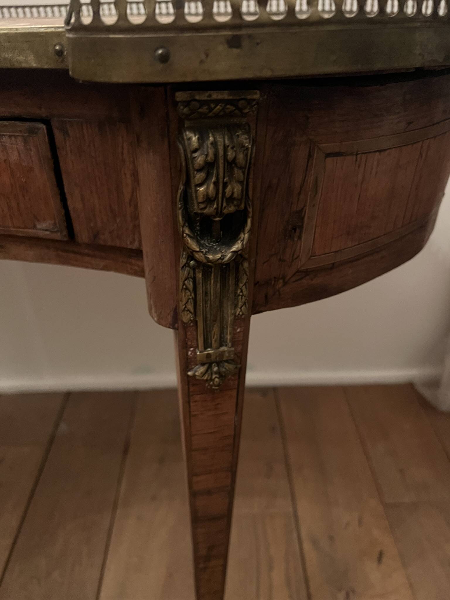 kidney-shaped coffee table