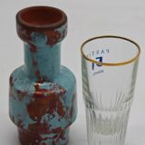 Petit vase design rouge sang de bœuf et bleu turquoise