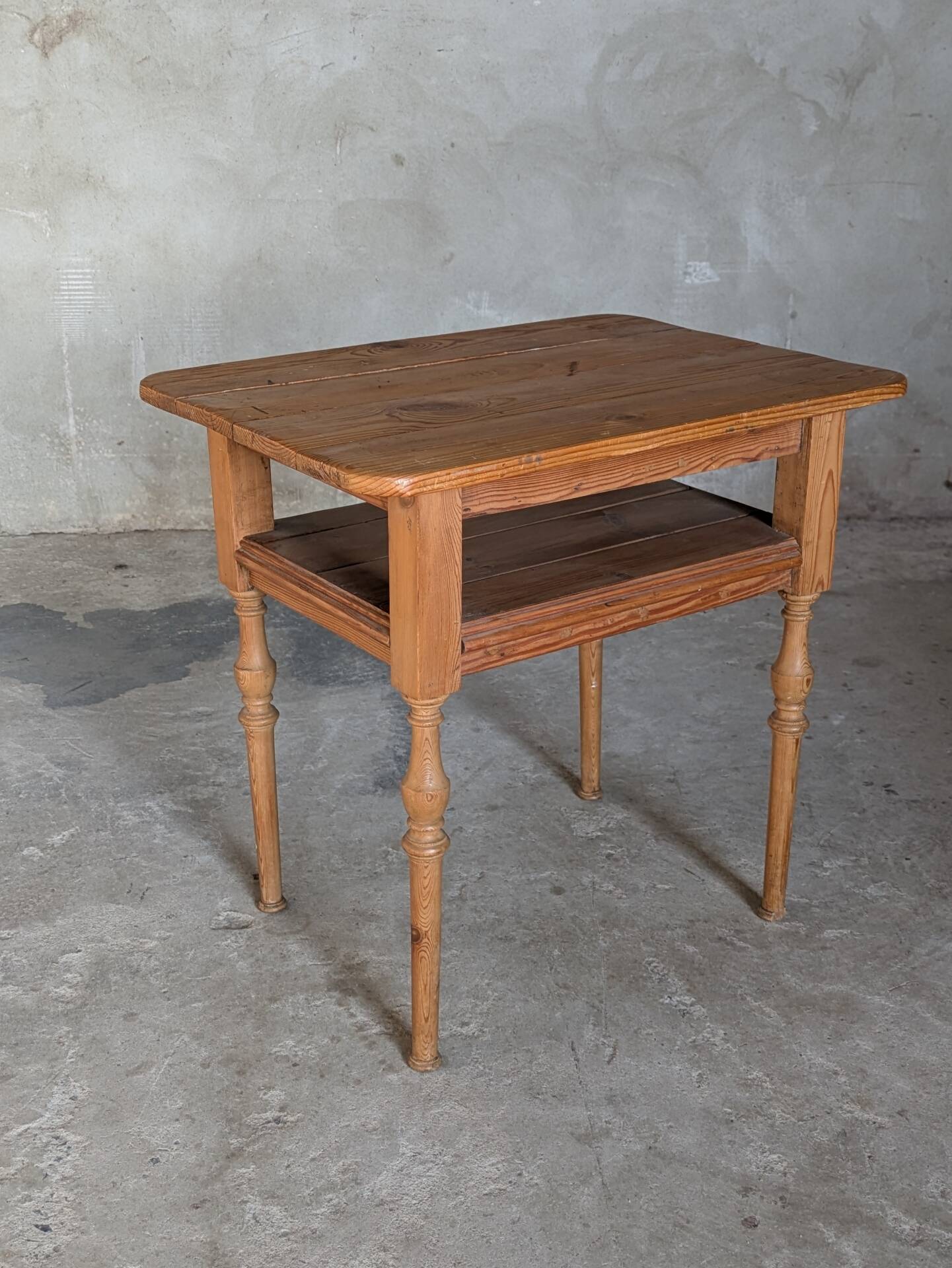 Table d'appoint pin