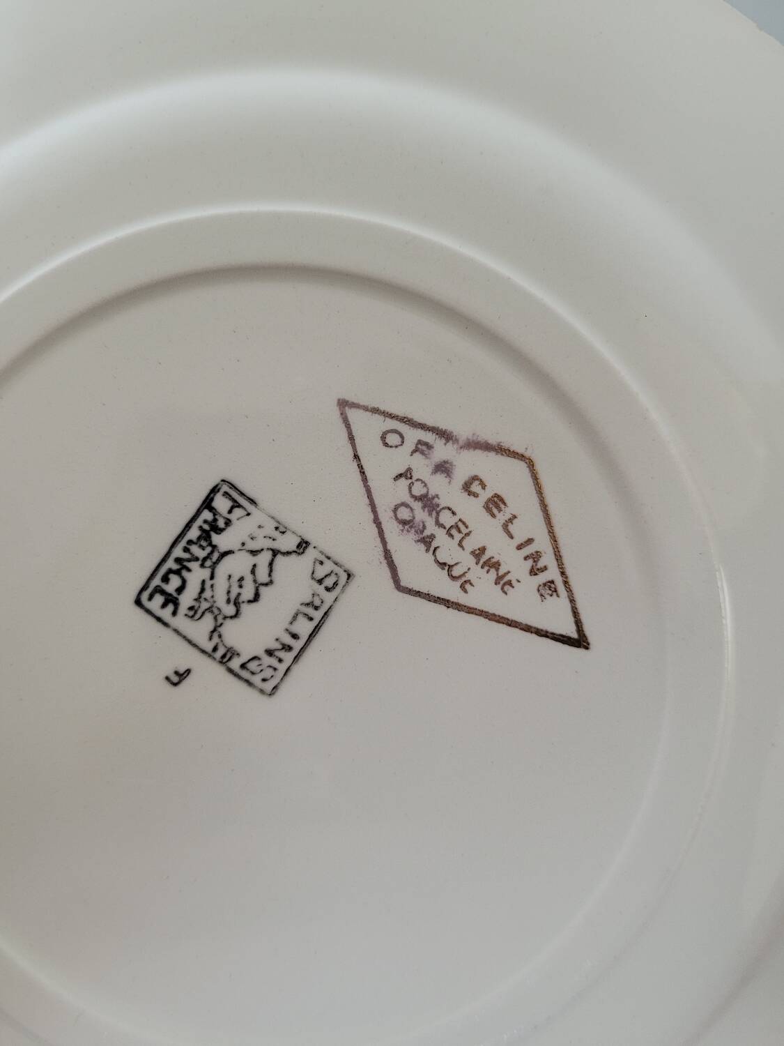 Lot n°1 de 5 assiettes à dessert Opaceline de Salins