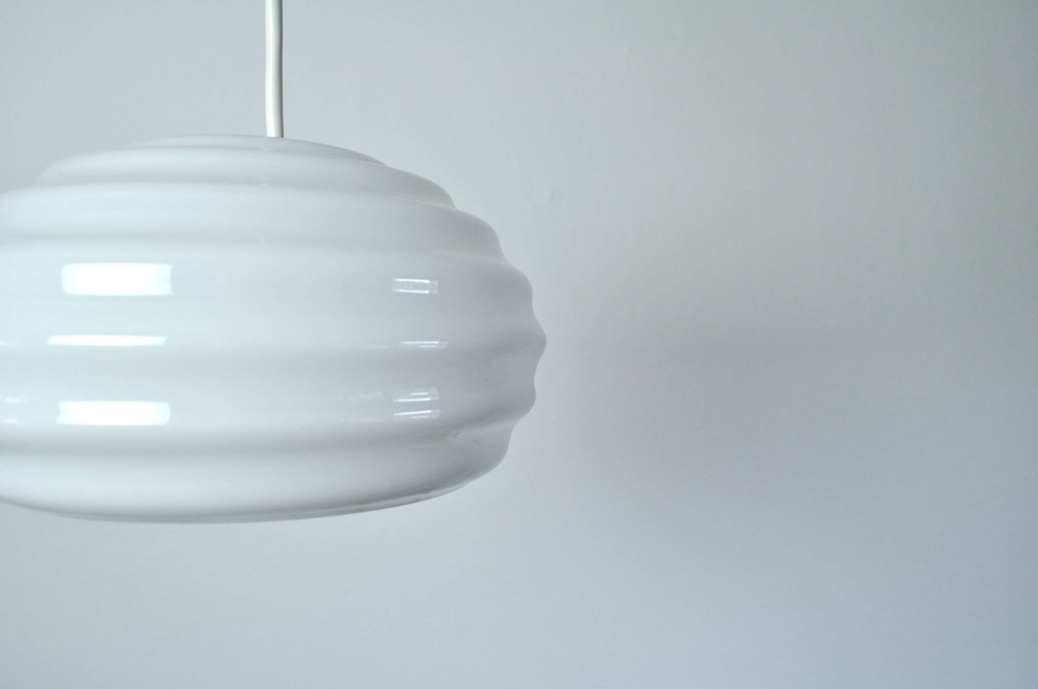 Suspension "New Wave" en verre opale Verner Panton pour Holmegaard, 1984