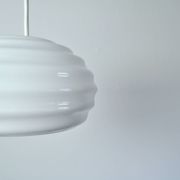 Suspension "New Wave" en verre opale Verner Panton pour Holmegaard, 1984