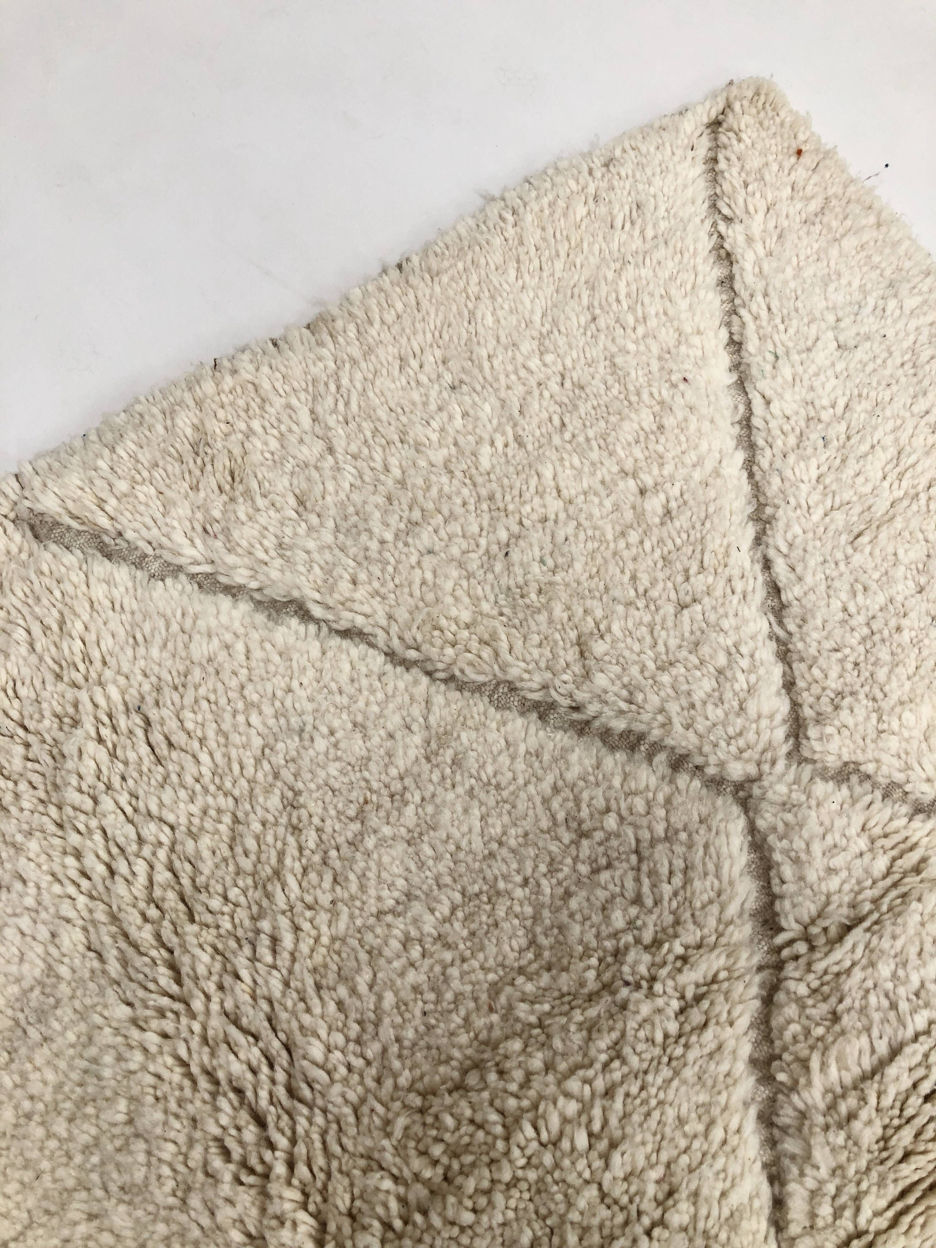 Berber carpet Beni Ouarain new ecru with engraved ecrus patterns 2,15x1.52m