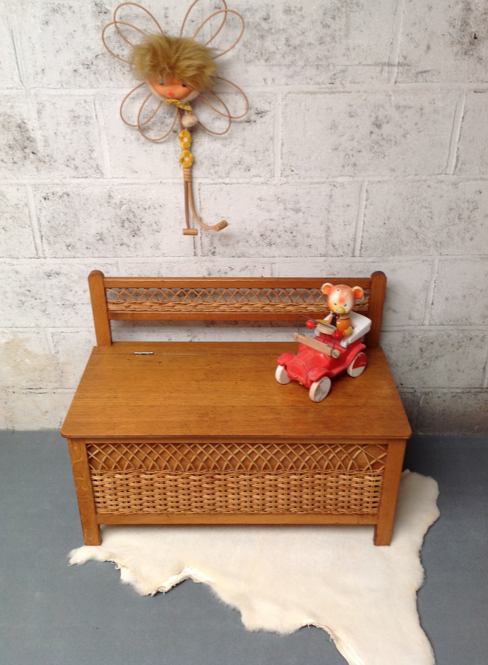 Bench chest wood and rattan vintage toys
