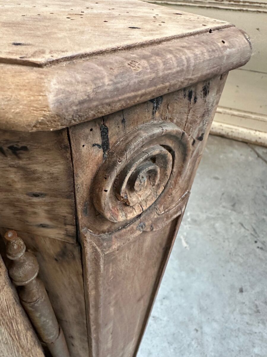 Corner cabinet in oak from the 18th century.