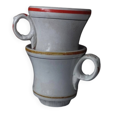 Paire de tasses brûlots en porcelaine opaque de Sarreguemines (1857-1900)