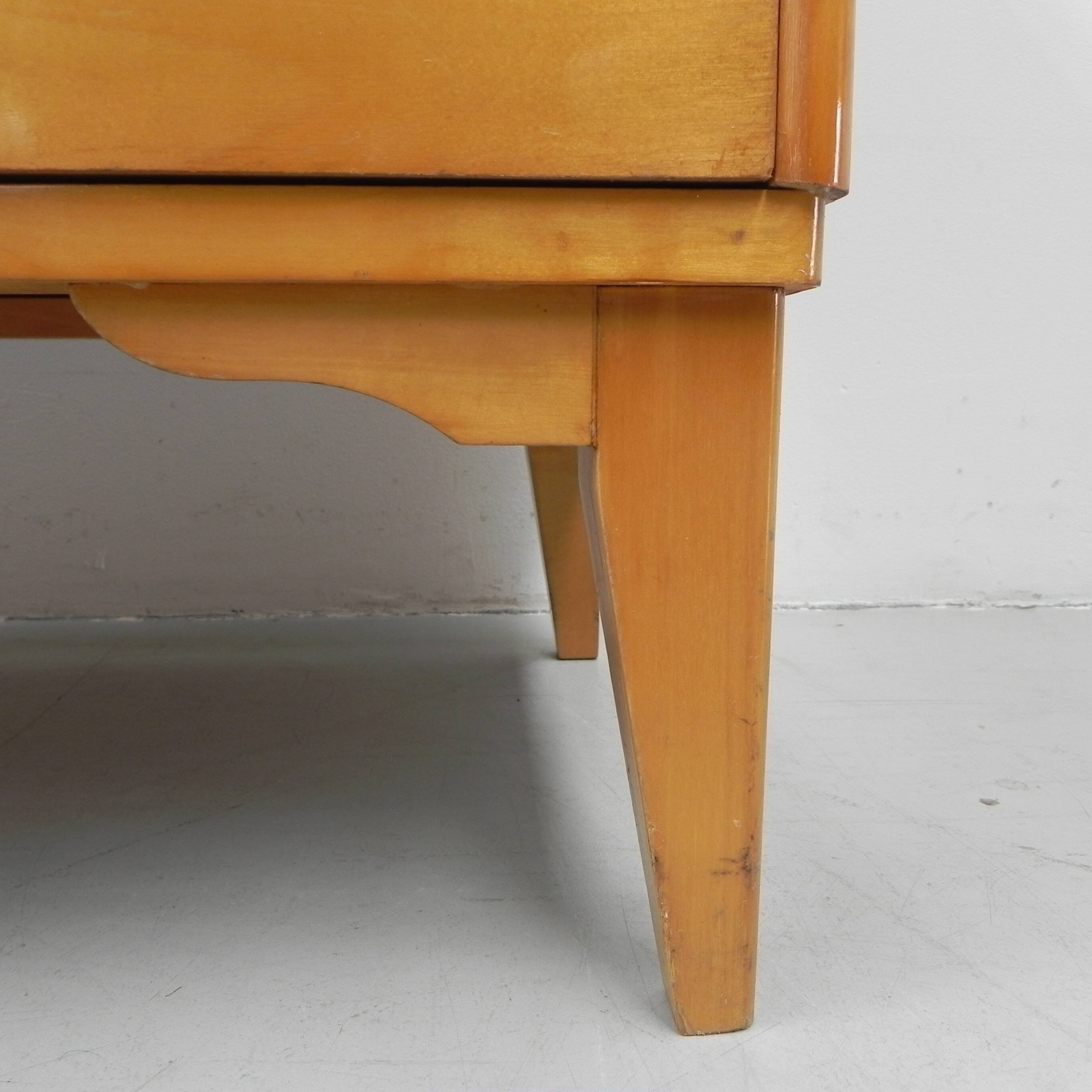 Vintage chest of drawers with 3 drawers