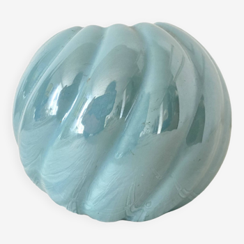 Vase boule années 80 bleu nacré