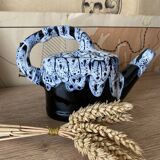 Vallauris watering can flower stand