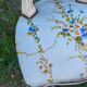 Paire de chaises cabriolet de style Louis XV patinées – tissu fleuri a