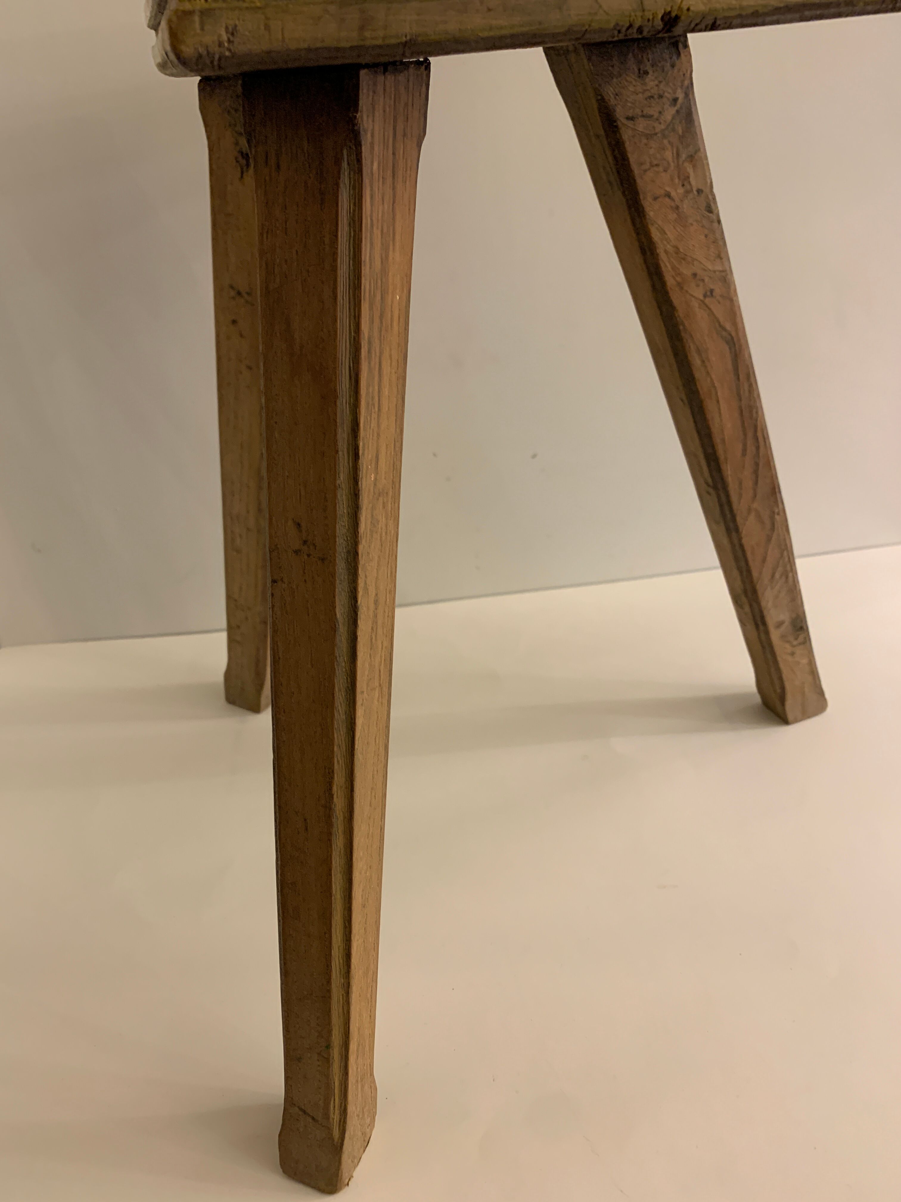 Pair of wooden stools rectangualaires, tripods and handicrafts