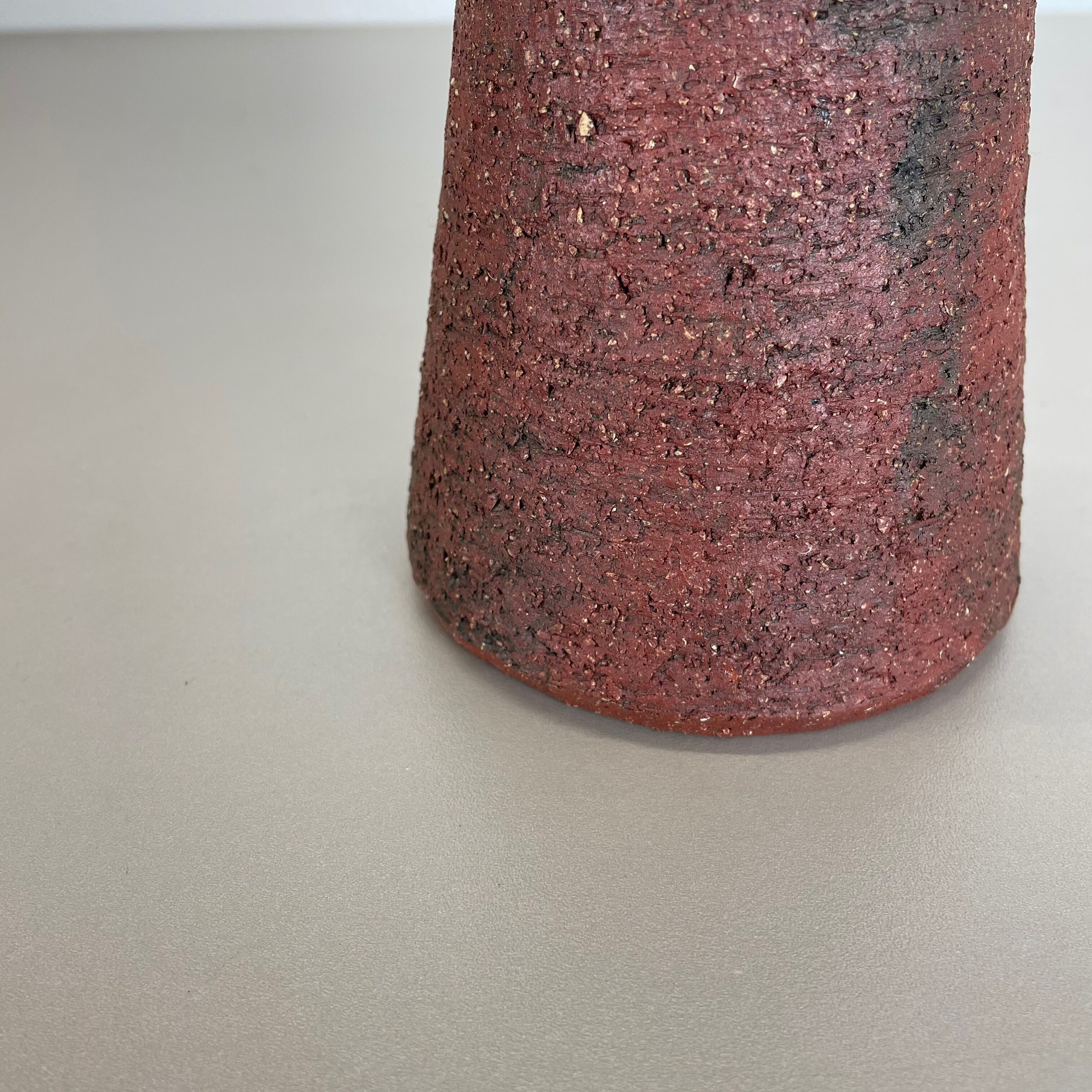 Vase abstrait en céramique rouge de studio par Gerhard Liebenthron, Allemagne, années 1970