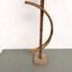 Lampadaire sculptural en rotin cintré