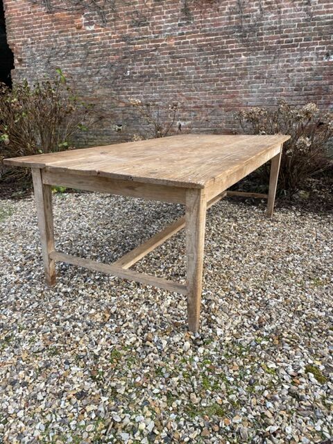 Farm table