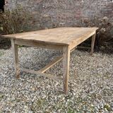 Farm table