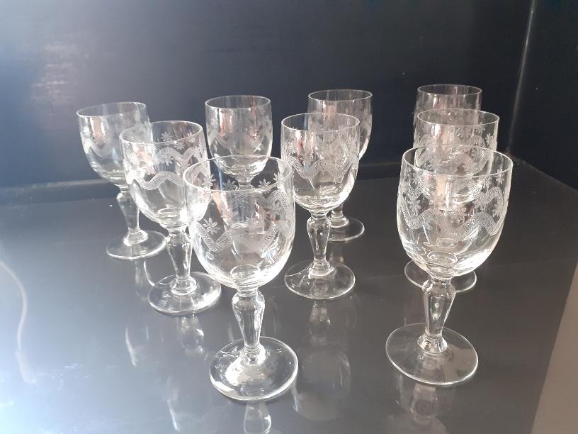 Batch of 9 engraved glasses