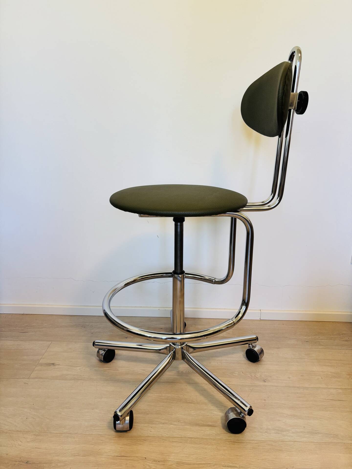 Vintage office chair fully restored by Kovona, Czechoslovakia, 1970s.