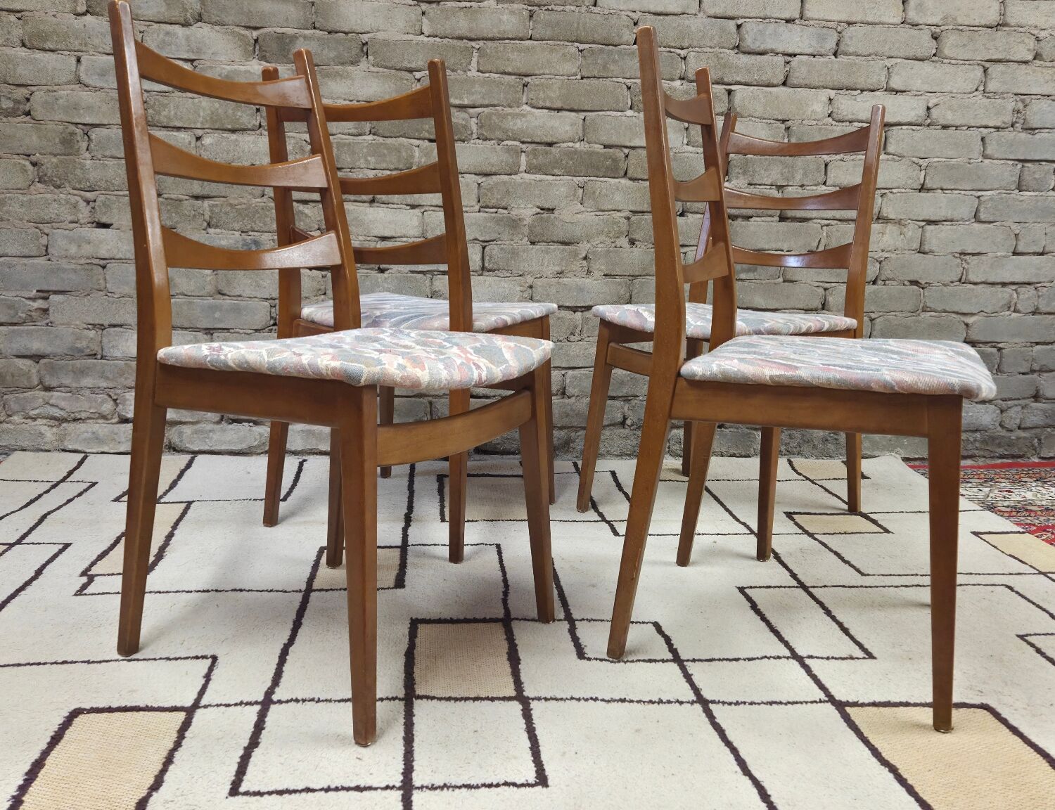 Set of 4 vintage Welzel chairs in 1970s Scandinavian style.