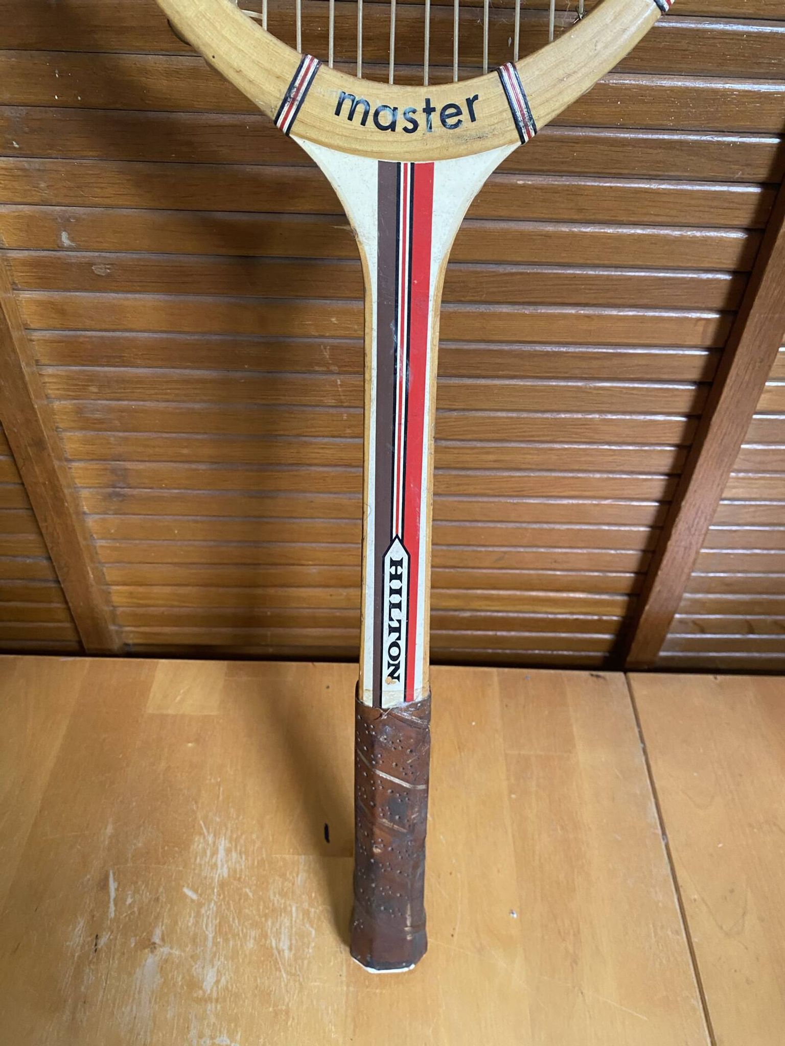 Vintage tennis racket hilton master wood + vintage cover