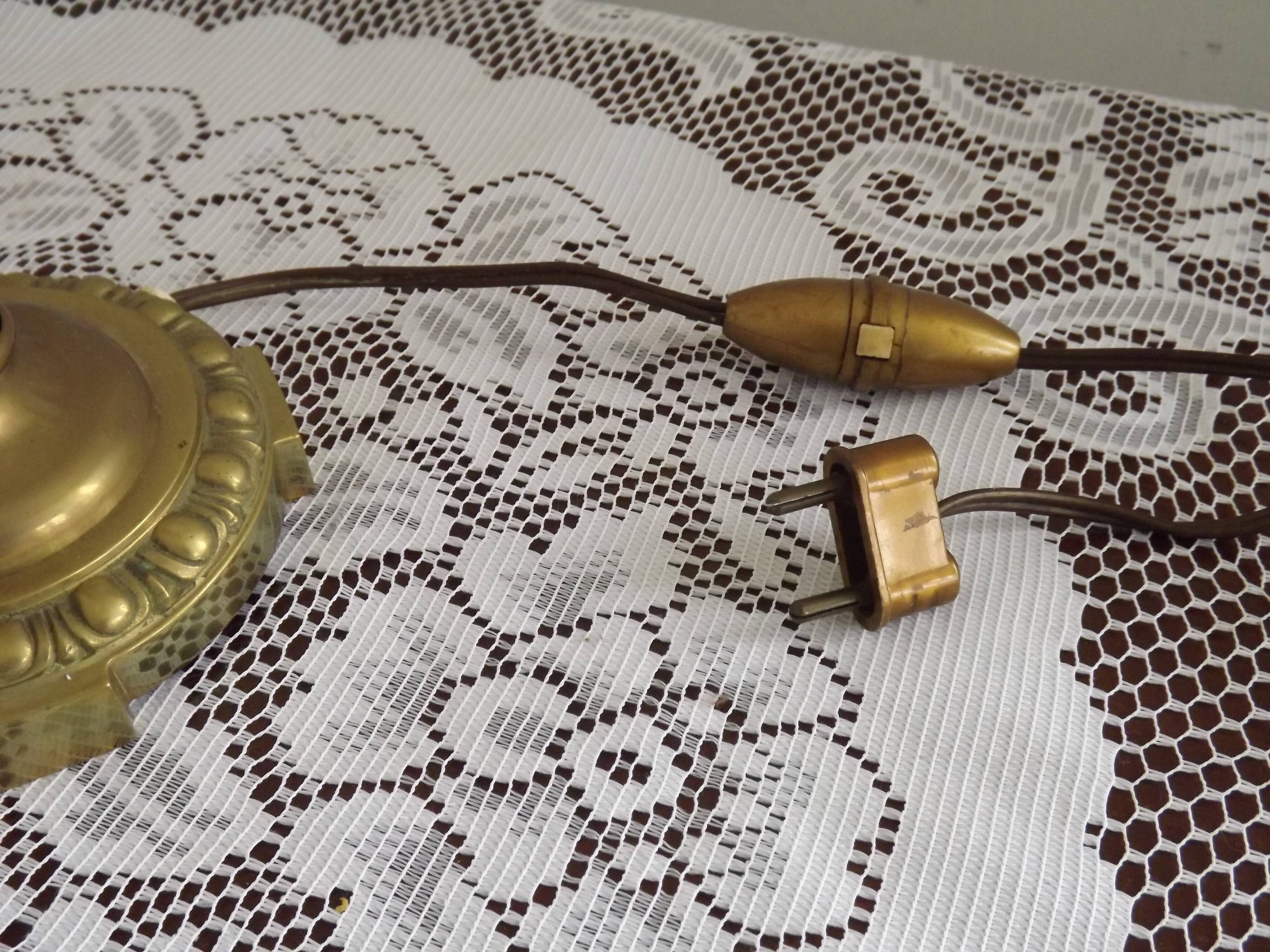 Traditional Style Vintage French Brass Table Lamp Round Footed Base
