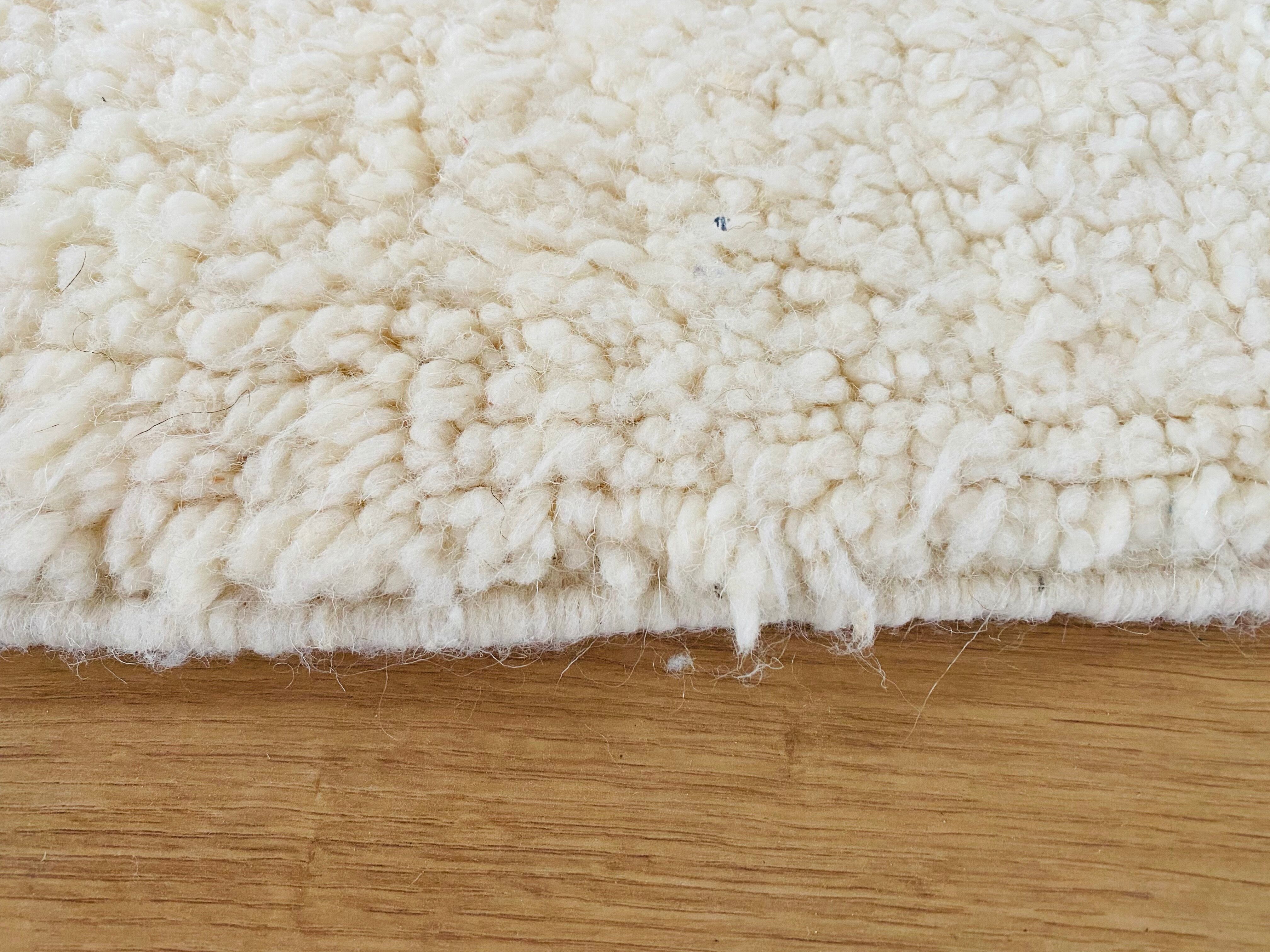 Berber carpet Beni Ouarain plain cream patterns in relief 196x172