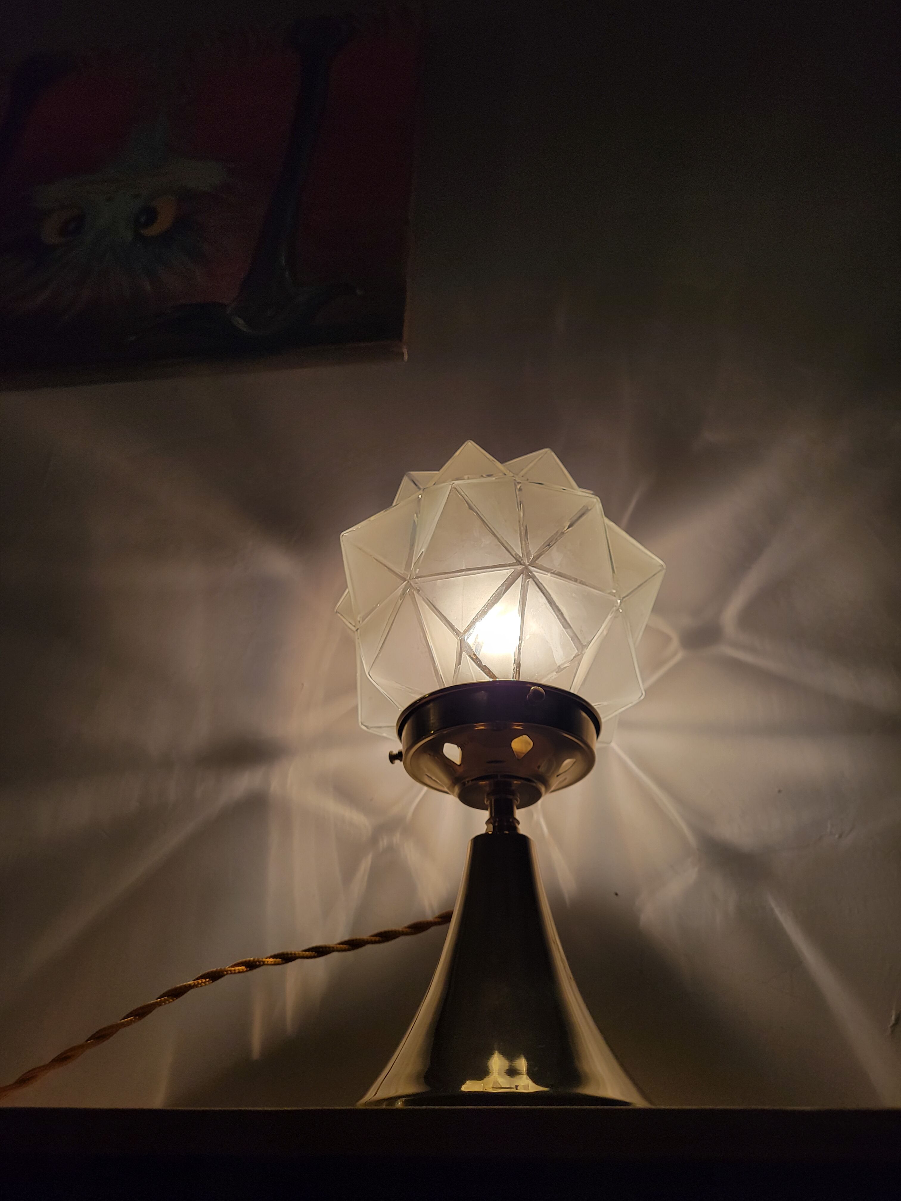 Lampe en laiton avec globe à facettes
