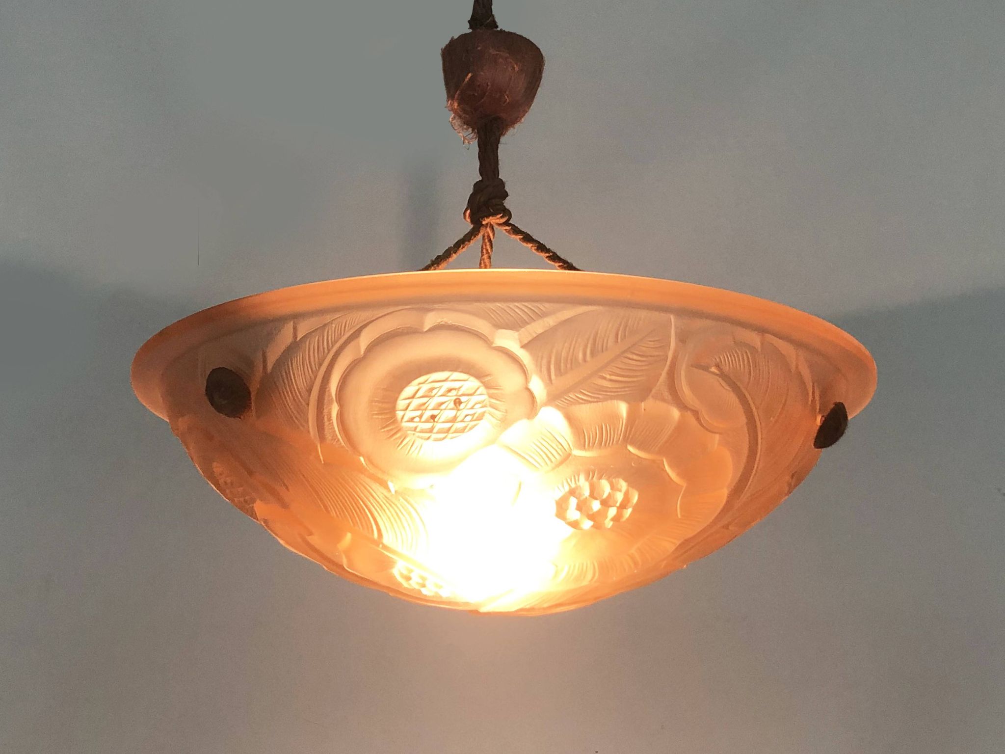 Antique chandelier, Art Deco floral basin pendant light 1 light, in pink glass paste. 1930s