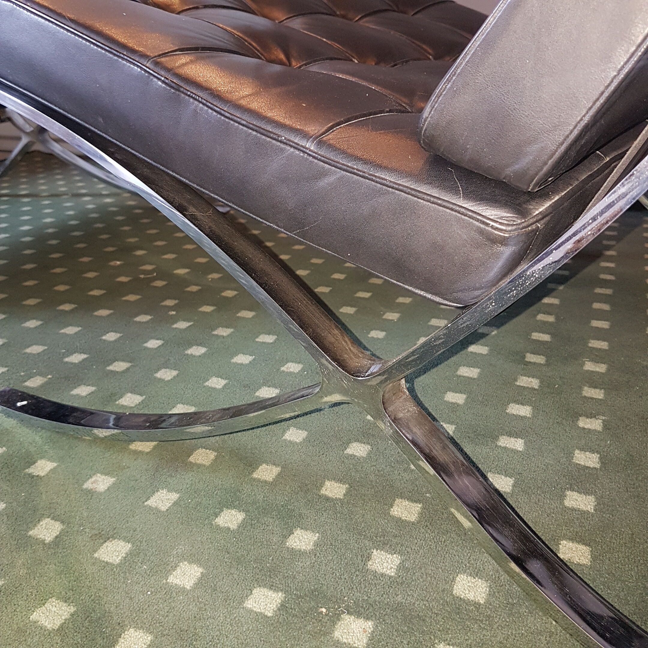 Paire de chauffeuse Barcelona de Mies Van Der Rohe, Knoll