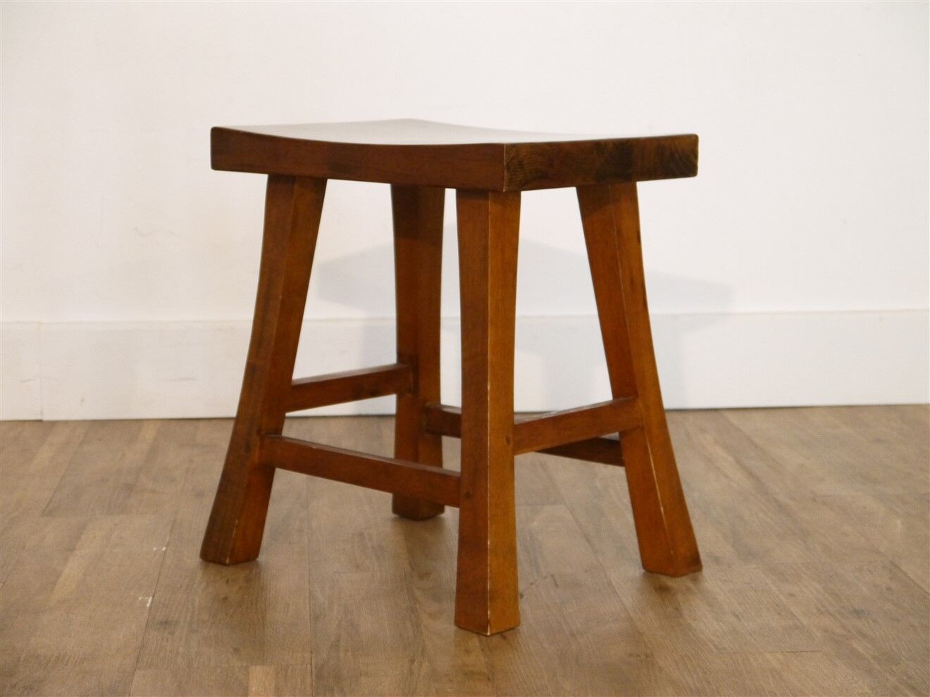 Tabouret brutaliste en acajou 1960
