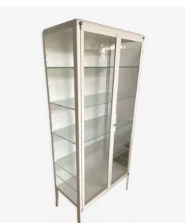 Armoire à pharmacie