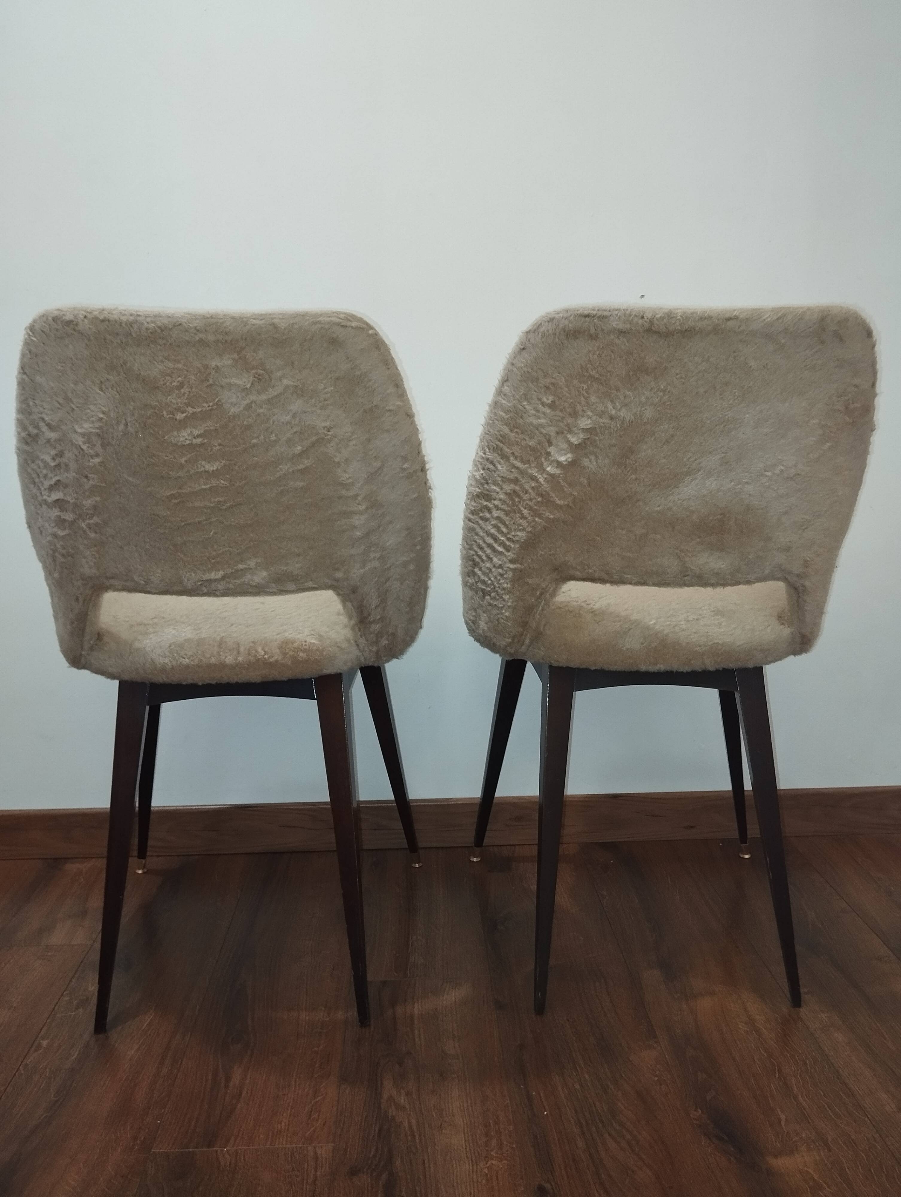 Beige vintage shaggy chairs