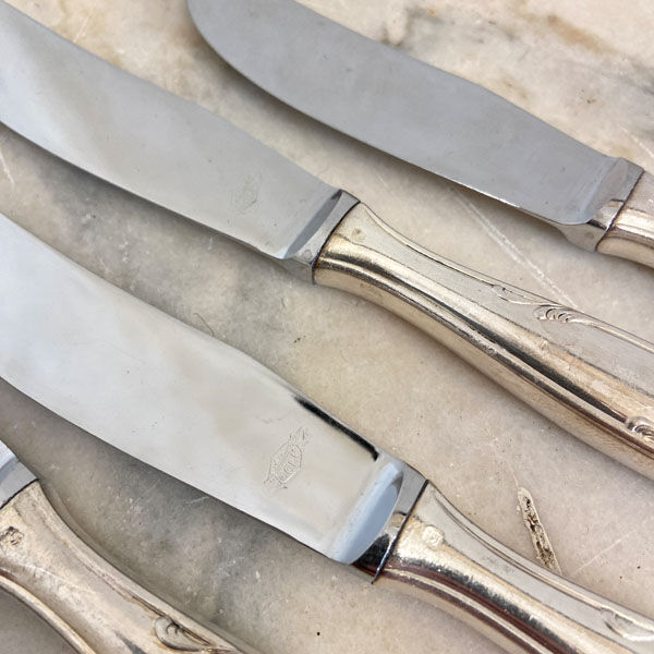 Series of 8 dessert knives, silver metal
