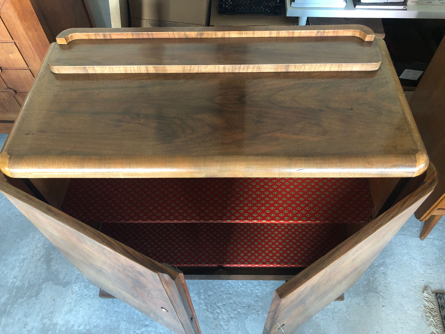 Art deco wooden chest of drawers from the 1940s