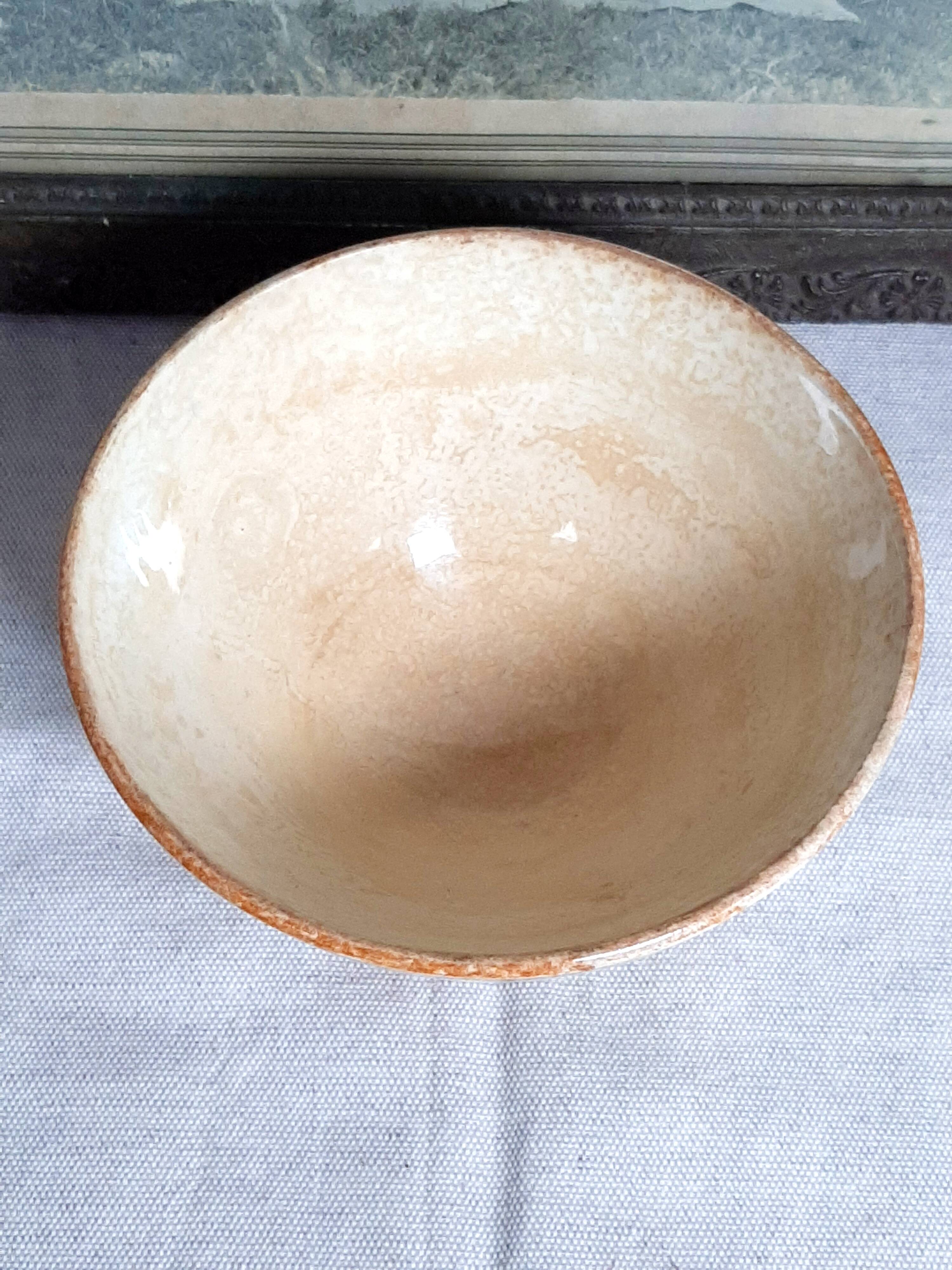 Old bowl in earthenware with floral decoration.