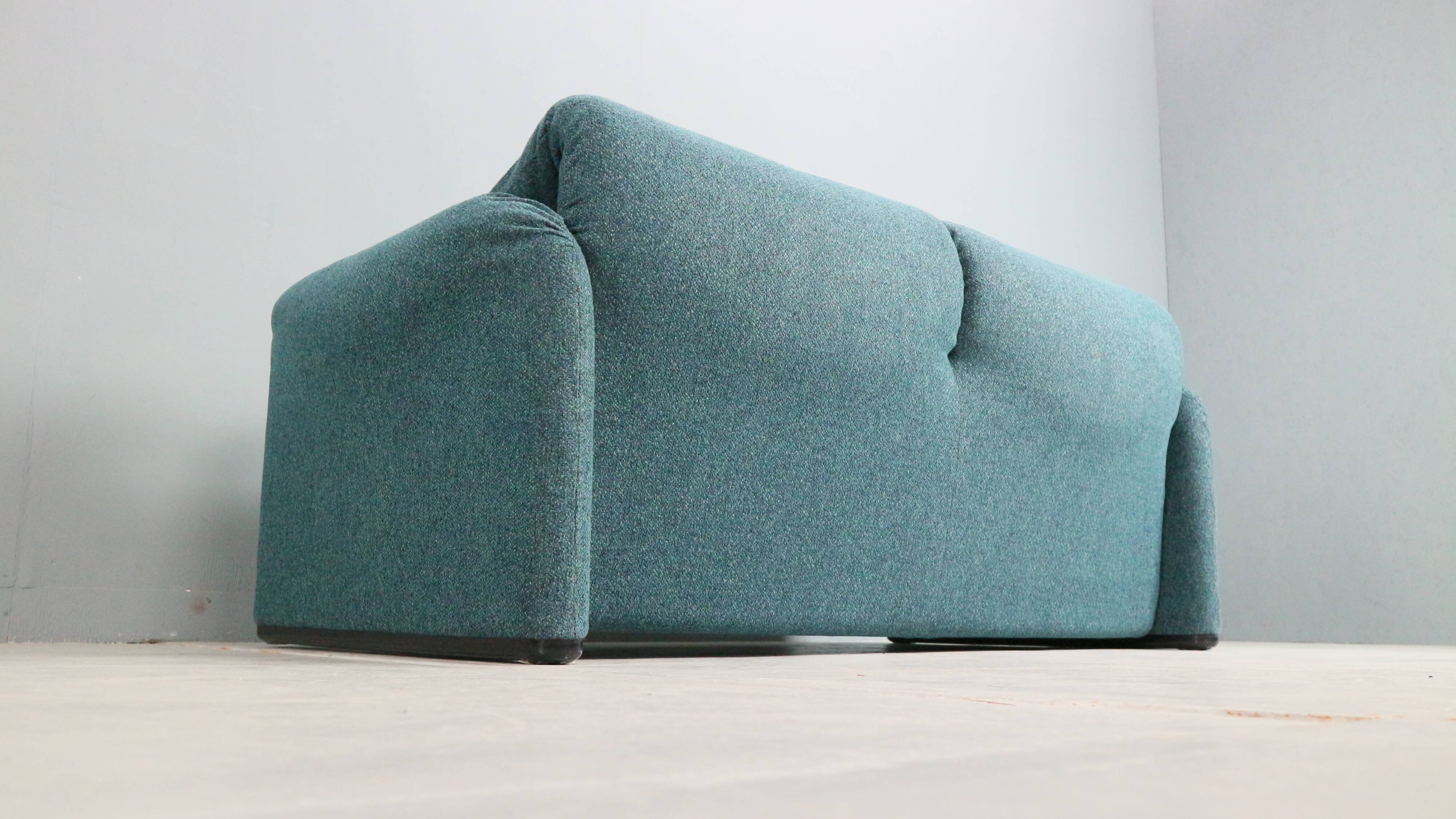 Vico Magistretti "Maralunga" 2-seater re-upholstered sofa For Cassina