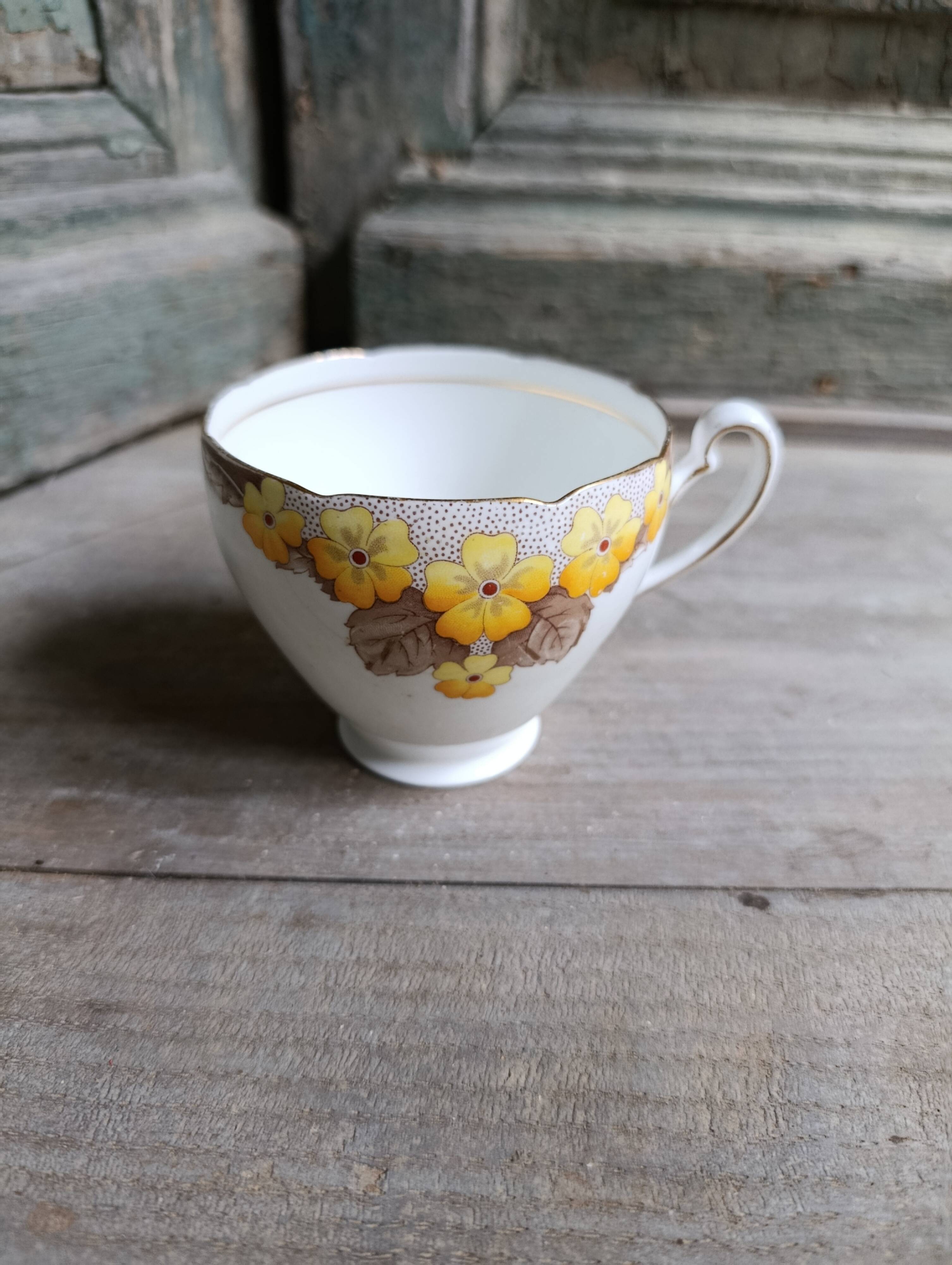 Set of two Caversham trios (cup, saucer and squared plate) , England, 1940s