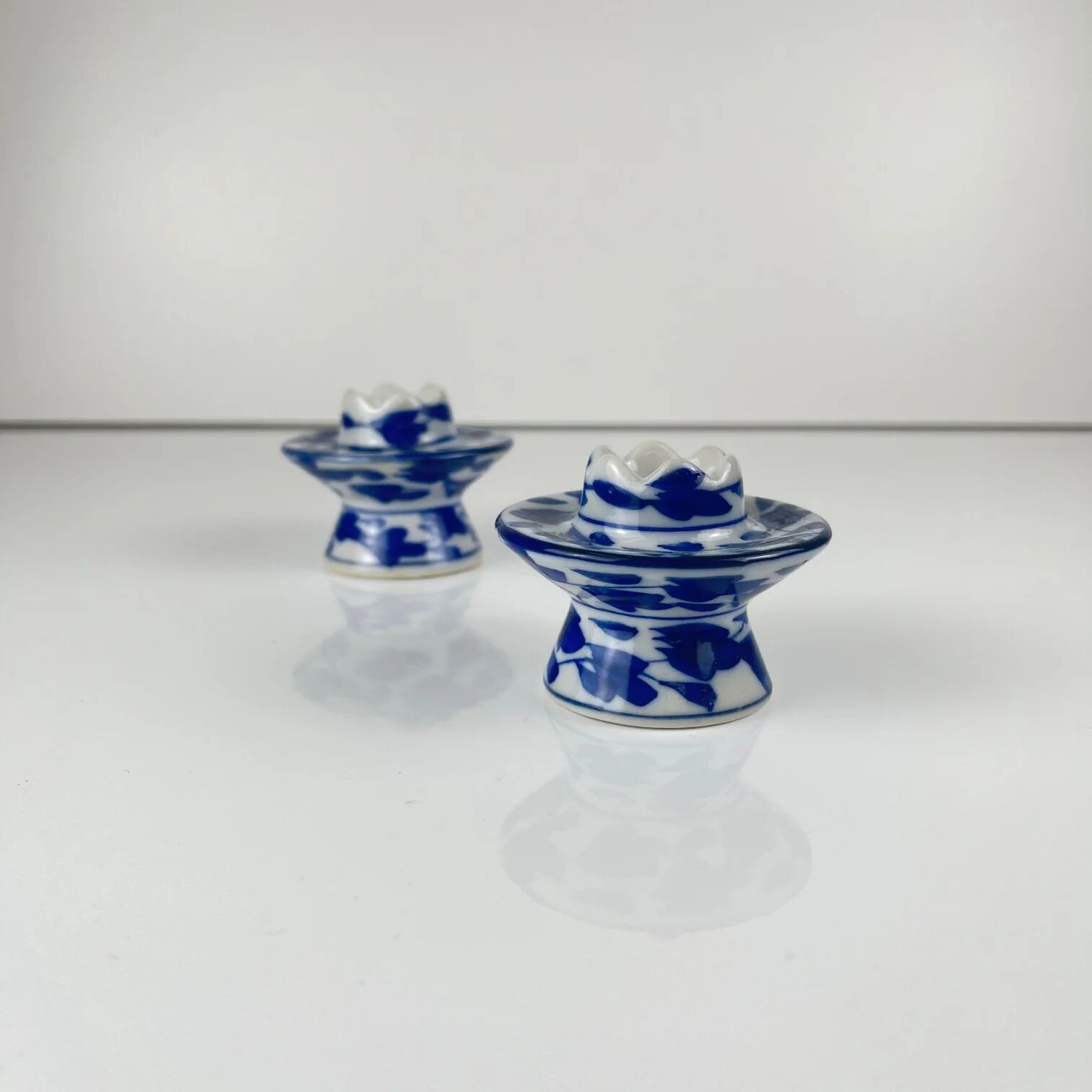Set of 2 blue and white porcelain candlesticks, 20th century.